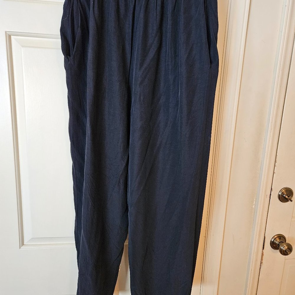 Connections Black Lightweight Pants. Large. Elastic Waist. 2 Pockets